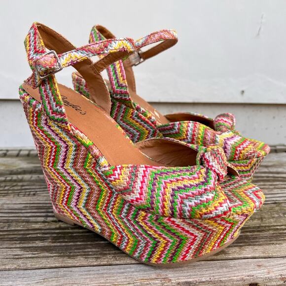 Retro Y2K Candies Calainey multi rainbow straw chevron wedge sandals Size 6 - Picture 1 of 6